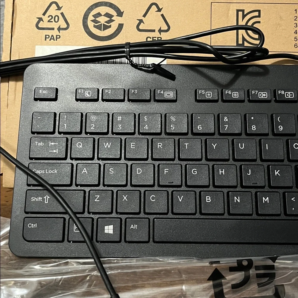 HP Black Wired USB Full-Size Keyboard with Numeric Keypad/ Slim style NWT!!